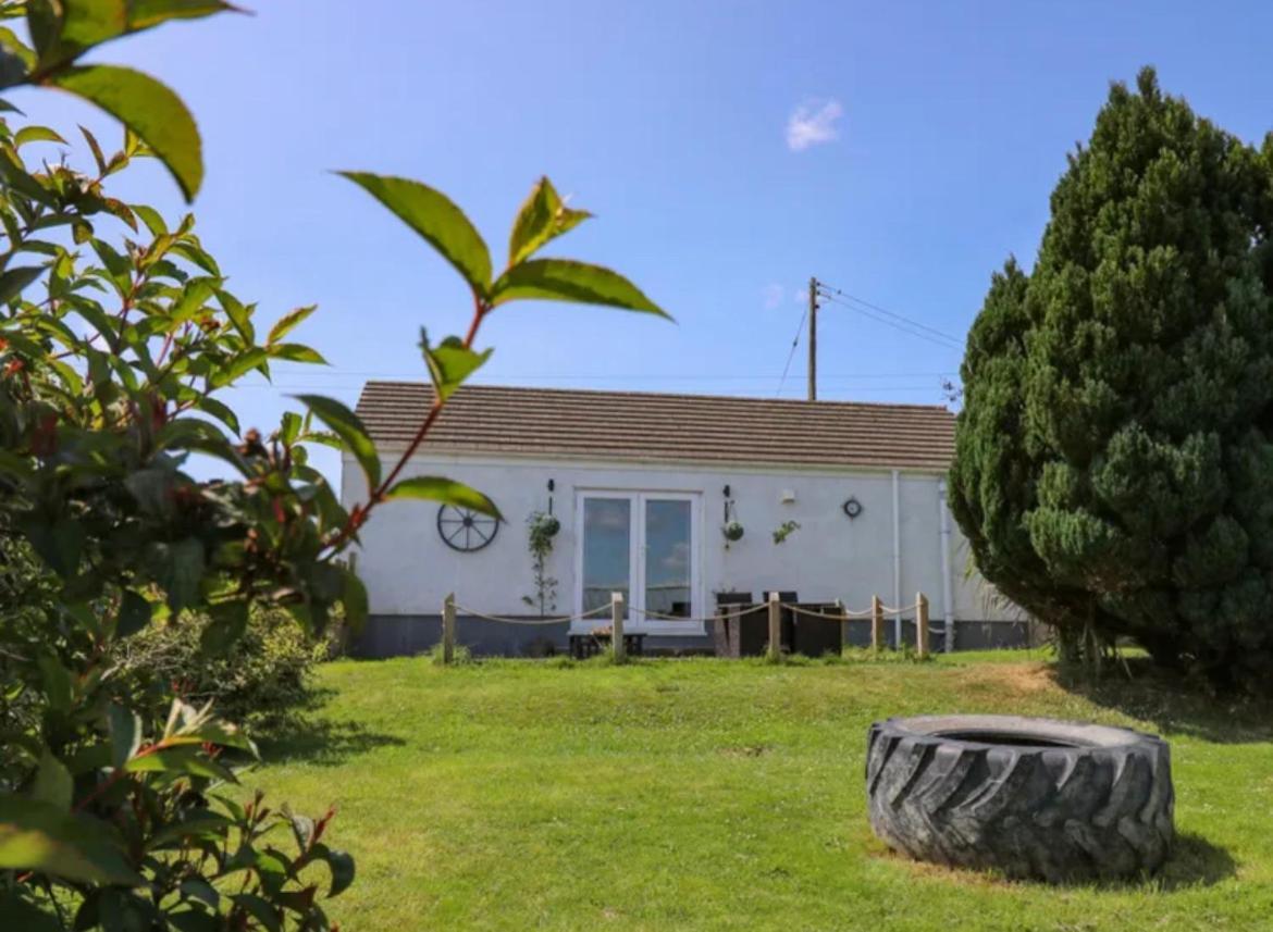 1 Bedroom Let In The Heart Of West Wales * Carmarthen